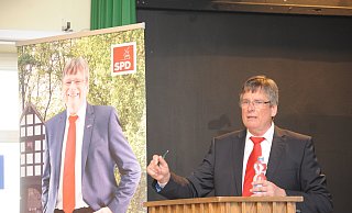 Udo Högemeier war 2020 Bürgermeister-Kandidat der SPD Rahden. Mit Beginn der laufenden Wahlperiode hatte er den Vorsitz der SPD-Ratsfraktion übernommen. Bei der Wahl zum Fraktionsvorsitz in der nächsten Wahlperiode unterlag er nun. Jetzt wechselt Högemeier zu den Grünen.?Foto: Archiv Joern Spreen-Ledebur - Archiv Joern Spreen-Ledebur Udo Högemeier war 2020 Bürgermeister-Kandidat der SPD Rahden. Mit Beginn der laufenden Wahlperiode hatte er den Vorsitz der SPD-Ratsfraktion übernommen. Bei der Wahl zum Fraktionsvorsitz in der nächsten Wahlperiode unterlag er nun. Jetzt wechselt Högemeier zu den Grünen.?Foto: Archiv Joern Spreen-Ledebur - Archiv Joern Spreen-Ledebur