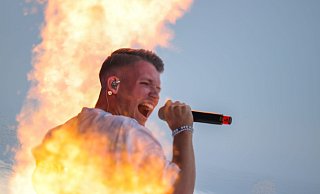 Erst Feuer, jetzt Eis: Julian Sommer zieht es im Winter auch auf die Skipiste. (Archivbild) - Christoph Reichwein/dpa