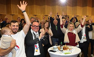 Jubel bei den Olympia-Befürwortern: München sagt Ja zu einer Bewerbung. - Karl-Josef Hildenbrand/dpa