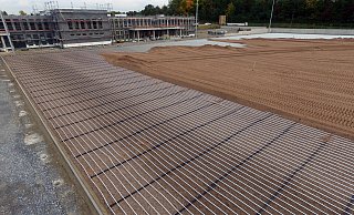 Im Jahre 2015 war die Rasenheizung beim Bau des neuen Trainings- und Nachwuchsleistungszentrums verlegt worden. Mit den aktuellen Minusgraden ist sie offenbar etwas überfordert. - NW-Archiv/Marc Köppelmann