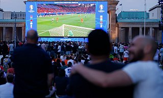 Bis zu 70.000 Menschen erwarten die Veranstalter in den Fanzones in Berlin. - Carsten Koall/dpa