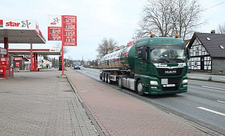 Ganz so leer wie in den ersten Januartagen 2019 ist die Mindener Straße in der Mittagszeit nicht mehr. Nicht alle anliegenden Geschäftsleute freuen sich über die staufreie ehemalige Stadtautobahn. Foto: Nicole Biesener - Nicole Bliesener