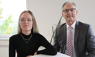 Xenia Nass, Auszubildende bei Budich und Michael Aupke, Geschäftsführer des Unternehmens. - Björn Kenter