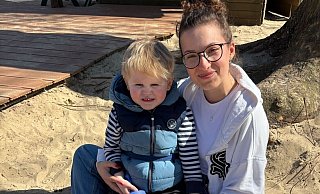 Aaron Berger aus Versmold hat endlich eine Betreungskraft. Bis Abigail Neudorf aus Harsewinkel Aaron helfen konnte, hat es lange gedauert. - Andre Schneider