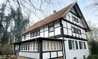Das Gütersloher Fachwerkhaus wurde im Jahr 1928 gebaut. Gemeinsam mit dem Maklerbüro Kaup sucht die jetzige Eigentümerin nach einem Käufer. - Andreas Frücht