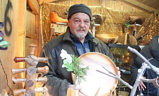 Kunsthandwerker Peter Gasczyk hat ein Feingefühl für den Werkstoff Holz. - Burkhard Battran