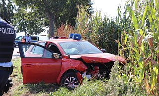 Der Opel der 22-jährigen Frau aus Minden erlitt einen Totalschaden, die Fahrerin wurde verletzt. MT- - Fotos: Patrick Schwemling
