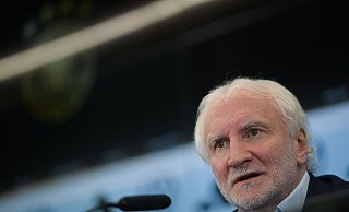 Stellte sich den Medien: Der neue DFB-Direktor für die deutsche Fußball-Nationalmannschaft Rudi Völler. - Sebastian Gollnow/dpa