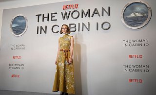 Keira Knightley vor einer «The Woman in Cabin 10»-Wand Ende September in London. (Archivbild) - Jordan Pettitt/PA Wire/dpa