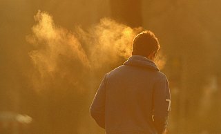 Besonders in den kalten Monaten ein lästiger Begleiter bei Outdoor-Sport: die laufende Nase. - Julian Stratenschulte/dpa/dpa-tmn