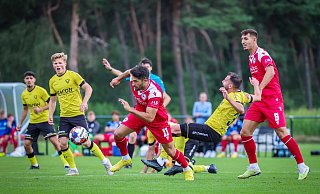Aygün Yildirim (M.) und Arminia Bielefeld bezwingen VVV Venlo im Test mit 3:1. - Sarah Jonek