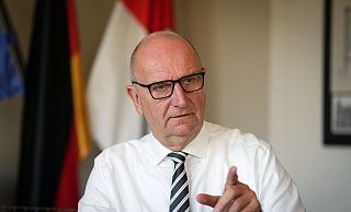 «Wer die Sensibilität für die Menschen verliert, (...) der darf sich nicht wundern, wenn sich die Leute von den etablierten Parteien abwenden»: Brandenburgs Ministerpräsident Dietmar Woidke. - Soeren Stache/dpa