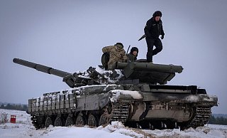 Die Lage an den diversen Frontabschnitten in der Ukraine bleibt aus Sicht der Generalität in Kiew weiterhin schwierig. - Efrem Lukatsky/AP/dpa