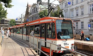 Noch fährt die Stadtbahn als Linie 3 nach Stieghorst. Mit den neuen Vamos-Wagen könnte die 4 die Strecke fahren - um sie direkt an die Uni anzuschließen. - Wolfgang Rudolf