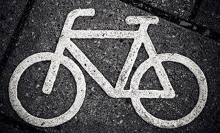 Ein 13-jähriger Radfahrer wurde auf der Bachstraße in Hiddenhausen verletzt. - Pixabay