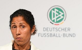 Steffi Jones bei einer Pressekonferenz des Deutschen Fußball-Bundes (DFB). - Arne Dedert/dpa