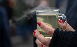 Weißer Glühwein gehört mittlerweile fast überall zum festen Repertoire. - Symbolfoto/Pixabay