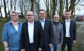 Susanne Rongen (v. l.), Oliver Thamm, Lars Bökenkröger, Stephan Haeder und Malte Kuhlmann sind die CDU-Ratskandidaten für Volmerdingsen, Wulferdingsen und Bergkirchen, sowie für das Bürgermeisteramt und den Kreistag. - Nicole Sielermann
