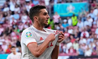 Der Spanier Ferran Torres hat Respekt vor der Schweiz. - Foto: Martin Meissner/AP Pool/dpa