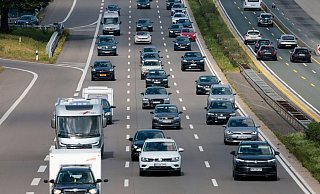 Auf Autofahrer können jetzt höhere Preise in der Haftpflichtversicherung zukommen. Begründet ist das in einer Neuberechnung der Regionalklassen. - Thomas Banneyer/dpa