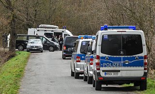 Spaziergänger fanden am 12. Februar eine weibliche Leiche am Rand der Wiesenstraße. Die Frau soll sich hier am Abend zuvor mit ihrem Ex-Liebhaber verabredet haben. Nach Ansicht der Mordkommission Wiesenstraße soll er sie später erstochen haben. Foto: Christian Mathiesen - m