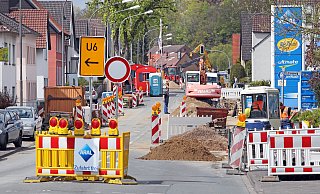 Die Baustelle an der Salzufler Straße wandert weiter. - Frank-Michael Kiel-Steinkamp