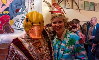 Der scheidende Prinz Michael II, hier beim Karneval in Niesen unter einer Maske, war für jeden Spaß zu haben. - Radau