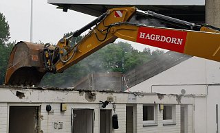 Die Abbrucharbeiten am Heidewald haben begonnen. - FC Gütersloh
