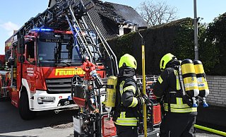 Die Freiwillige Feuerwehr rückte am Dienstag in die Lüchtenstraße in Schloß Holte-Stukenbrock aus. - Andreas Eickhoff