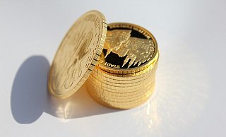 Das Pärchen schlug nach dem Kauf von Goldmünzen (Symbolfoto) zu. - Pixabay