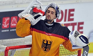 Der frühere Eishockey-Nationalspieler Dennis Endras wird Bundestorwarttrainer. - picture alliance / Stefan Puchner/dpa