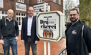 Claus Brinkmann (v. l.), Sebastian Birke und André Siekmeier bereiten derzeit den 40. Geburtstags des Begegnungszentrums Druckerei vor. - Nicole Sielermann