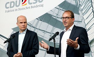 Stehen unter Druck: Unionsfraktionschef Ralph Brinkhaus und CSU-Landesgruppenchef Alexander Dobrindt. - Foto: Wolfgang Kumm/dpa