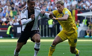 Mychajlo Mudryk (r) wird mit der Ukraine zur EM fahren. - Marcus Brandt/dpa