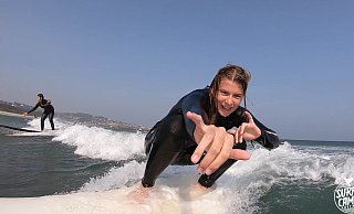 Christina Cordes auf der perfekten Welle. - Privat