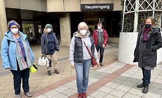Fünf Anwohner aus der Meindersstraße wollten Fragen stellen in der BZV  Mitte, die Politik aber hatte dafür keinen Platz. - Stefan Becker