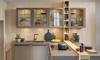 Landhausküchen, hier die Landhausfront Namur, kombiniert mit Blonde Oak, sind bei Brigitte-Küchen auch in diesem Jahr ein wichtiger Teil der Kollektion. - Brigitte-Küchen Landhausküchen, hier die Landhausfront Namur, kombiniert mit Blonde Oak, sind bei Brigitte-Küchen auch in diesem Jahr ein wichtiger Teil der Kollektion. - Brigitte-Küchen