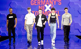 Auf dem Laufsteg stand Alex aus Löhne (Mitte) direkt im Zentrum. Mit ihm präsentierte sich aber auch strake Konkurrenz. - ProSieben/Nadine Rupp