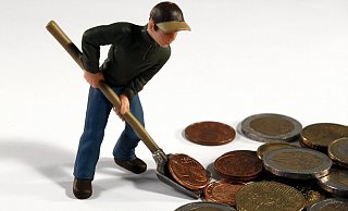 In Hiddenhausen müssen sich Politiker und Verwaltung auf die Suche nach Einsparungen machen und womöglich jede Münze zweimal umdrehen. - Pixabay