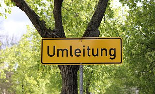 Bis zu den Osterferien wird die Bismarckstraße in Gütersloh umfassend saniert. Umleitungen sind ausgeschildert. - Pixabay