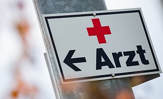 Es wird in Stadt und Kreis Höxter immer schwieriger, einen Hausarzt zu finden. Nun werden Lösungsansätze gesucht. - dpa