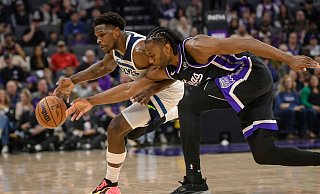 Edwards (links) spielte stark, zum Sieg in Sacramento reichte es nicht. - Randall Benton/AP/dpa