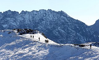 Verschneite Berge in der Hohen Tatra. (Archivbild) - picture alliance / dpa