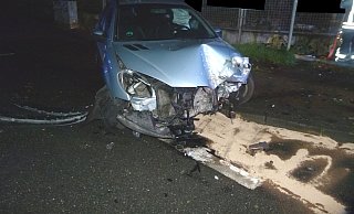 Das Auto hatte nach dem Unfall nur noch Schrottwert. Foto: Polizei Minden-Lübbecke - Polizei Minden-Lübbecke