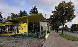 An diesem Imbiss ist ein 23-jähriger Mindener am späten Mittwochabend mit einem Messer angegriffen und lebensgefährlich verletzt worden. - Carsten Korfesmeyer An diesem Imbiss ist ein 23-jähriger Mindener am späten Mittwochabend mit einem Messer angegriffen und lebensgefährlich verletzt worden. - Carsten Korfesmeyer