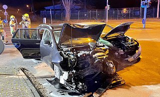 Beim Zusammenstoß von zwei Personenwagen wurden alle drei Insassen leicht verletzt. - Ralph Meyer