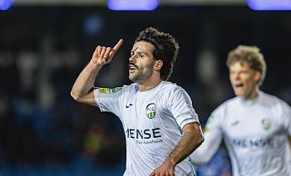 Ein besonderer Doppelpack: Nach dem Tor zum 2:2-Endstand durch Paolo Maiella (l.) jubelt der Stürmer des FC Gütersloh gemeinsam mit Henri Bollmann (r.), der beide Partie in Lotte zuvor das Anschlusstor für den FCG markiert hatte. - Kamil Wilkowski