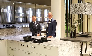 Die Chefs von Pronorm aus Vlotho, Roger Klinkenberg und Thorsten Gößling, freuen sich, dass das Unternehmen bisher gut durch die Coronakrise gekommen ist. - Frank-Michael Kiel-Steinkamp