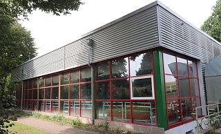 Für die Sanierung des Lehrschwimmbeckens im Schulzentrum Melbergen gibt es 3,4 Millionen Euro Förderung vom Bund. - Dirk Windmöller