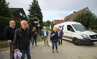 Die Anwohner beklagen den zunehmenden Verkehr. Nicht nur Baustellenfahrzeuge fahren durch den Köckerwald, auch Transporter und Privatautos nutzen die Abkürzung. - Sylvia Tetmeyer